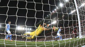 Liverpool se aferra a la cima con victoria sobre el City