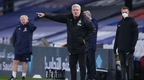 Steve Bruce queda fuera del Newcastle