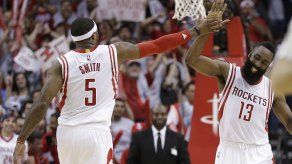 Howard y Harden colocan a Rockets 2-0 en serie ante Mavs