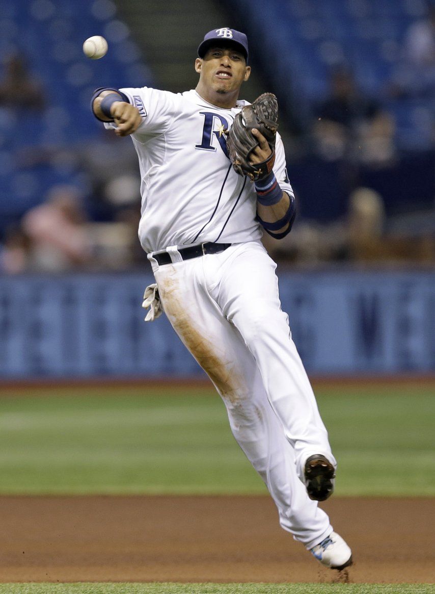 Nacionales reciben a Yunel Escobar en canje con Atléticos