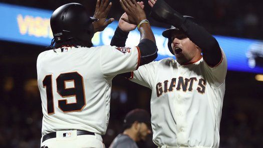 Gigantes derrotan a Diamondbacks 10-3 para volver a .500
