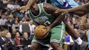 Jefferson reaparece en triunfo de Charlotte ante T-wolves