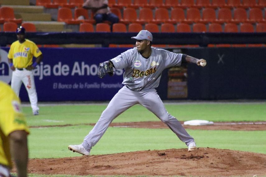 Béisbol Mayor 2022: Julio Denis baja a Herrera de la nubes