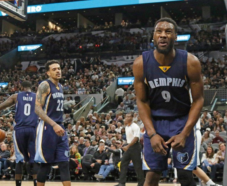 Los Spurs y los Hawks pisan firmes en los playoffs de la NBA