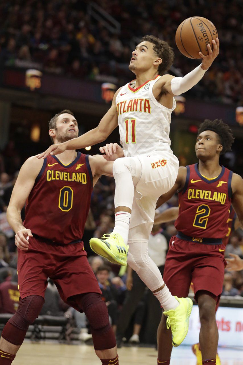 Novato Trae Young anota 35 en triunfo de Hawks