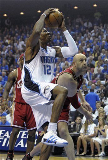 NBA: Magic 99, Cavaliers 89; Howard anota 24 puntos para el Magic