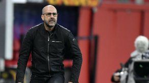 Leverkusen despide al DT Peter Bosz tras abrupto desplome
