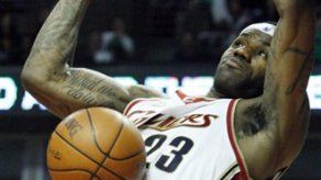 Lebron James suma 15.000 puntos anotados