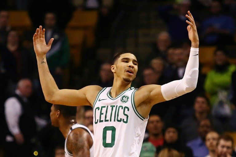 Los Celtics doblegan a los Raptors en duelo de líderes del Este