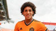 Adalberto Carrasquilla se quedará en el Houston Dynamo de la MLS tras ejecutar su opción de compra. Adalberto Carrasquilla se quedará en el Houston Dynamo de la MLS tras ejecutar su opción de compra.