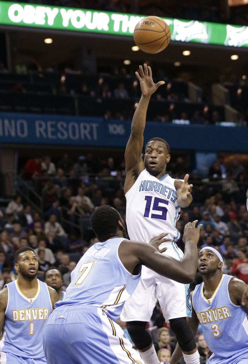 Hornets arrollan a Nuggets e hilan 3 victorias