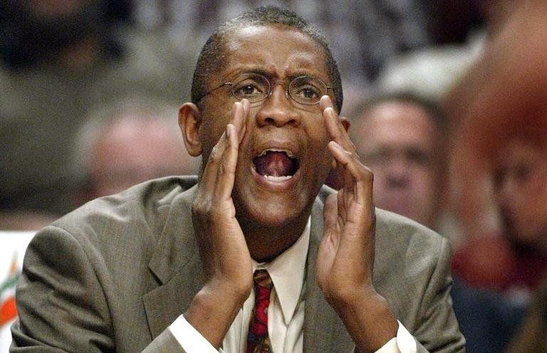 Basquetbolistas mexicanos estallan por llegada de Cartwright