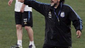 Mundial: Maradona planea ataque frontal ante Alemania