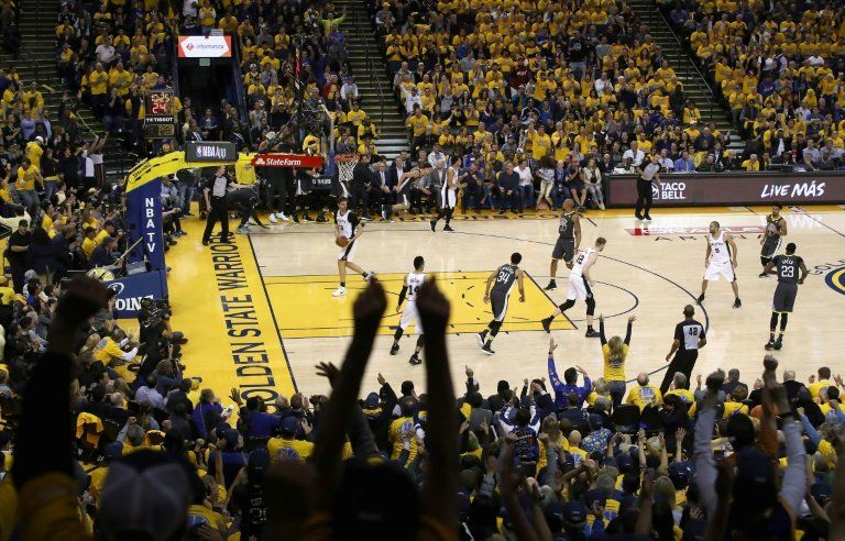 Los Warriors derrotan a los Spurs y ponen la serie de playoffs en el Oeste 2-0