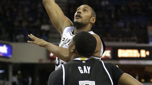 Spurs cortan racha de 4 derrotas; superan a Kings