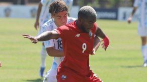 Ricardo Phillips durante el partido de Panamá Sub-21 vs Argentina en el Torneo Maurice Revello.