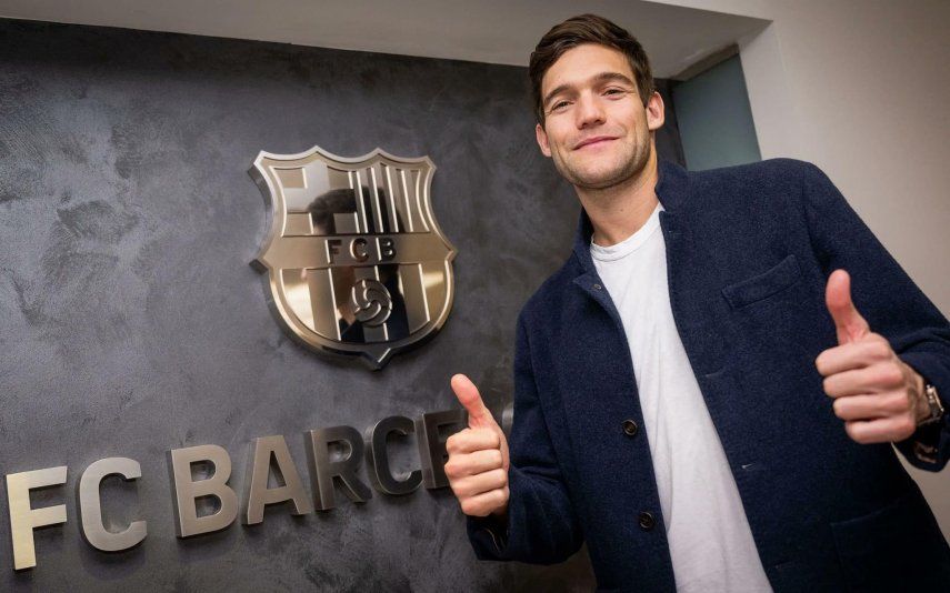 Marcos Alonso extiende su contrato con el Barcelona hasta el 2024