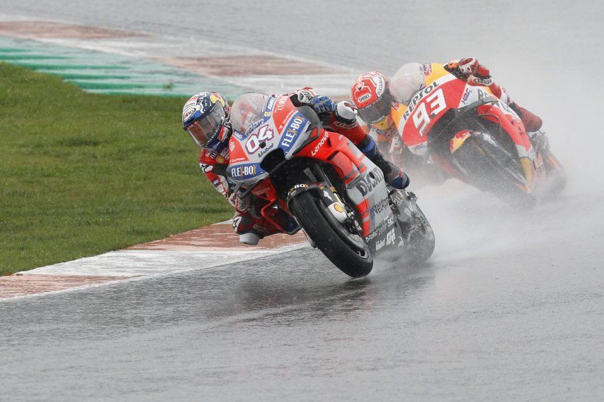 Dovizioso consigue la victoria en un lluvioso GP de Valencia