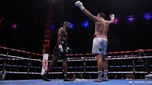 Oleksandr Usyk venció por KO a Daniel Dubois 