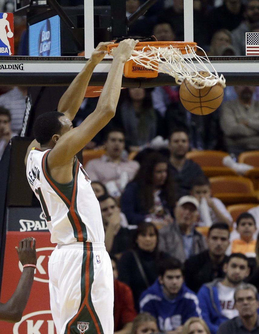Equilibrados Bucks vencen al Heat por 3ra vez