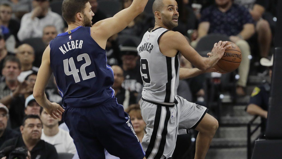 Parker vuelve y Spurs vencen a Mavericks