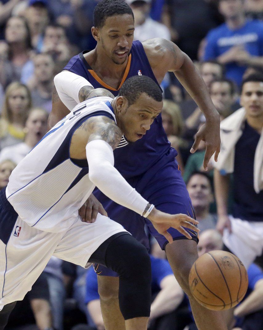 Ellis anota 37; Mavericks vencen a Suns