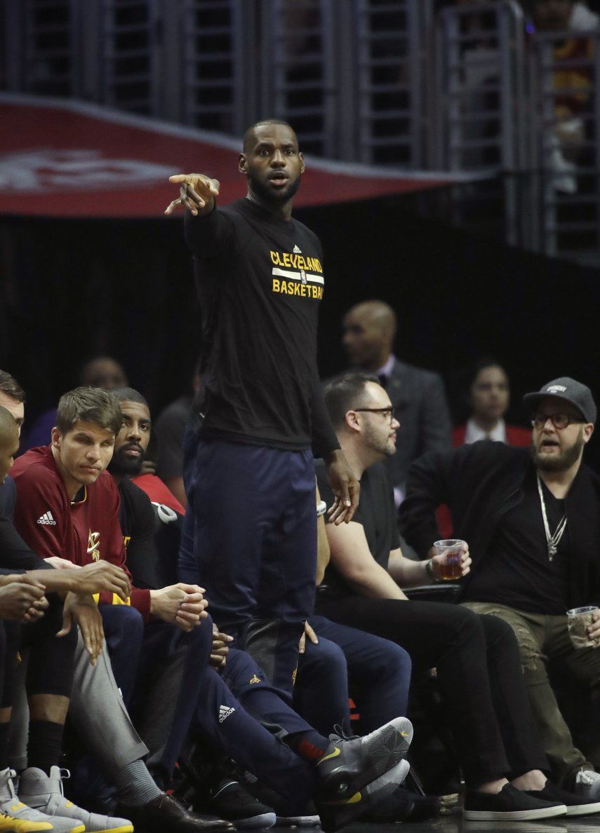 Silver a dueños de equipos NBA: Controlen descanso de astros