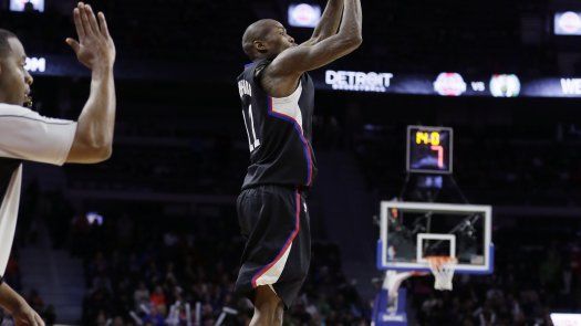 Clippers ganan con triple de Crawford en la prórroga