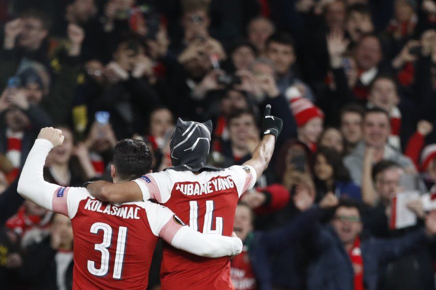 Aubameyang pone al Arsenal en cuartos