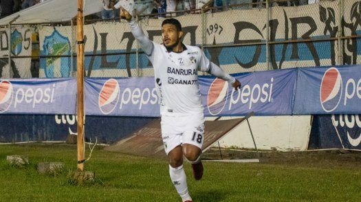 Jorman Aguilar brilla con gol y asistencia en Comunicaciones