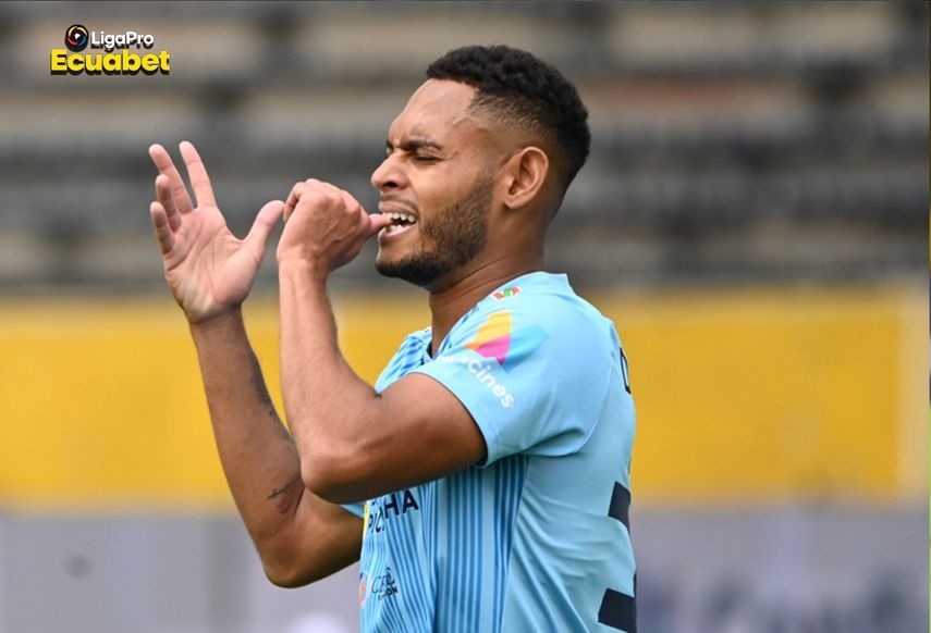 Ismael Díaz lidera triunfo de la Universidad Católica con doblete