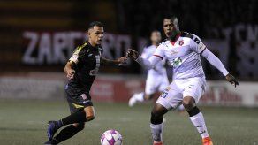 Harold Cummings castigado en cuadrangular final por bajo rendimiento con Alajuelense