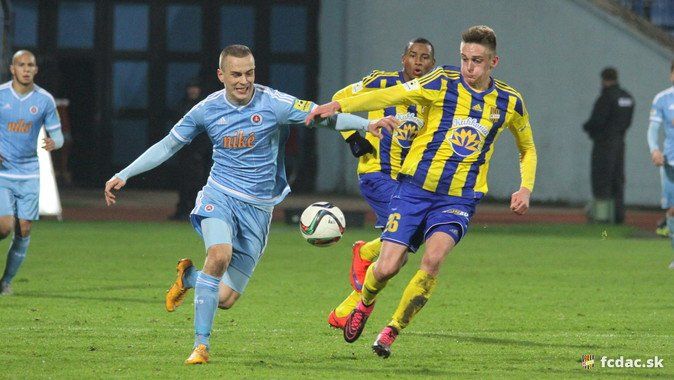 Alfredo Stephens vuelve a las canchas, Erick Davis con molestias en la rodilla
