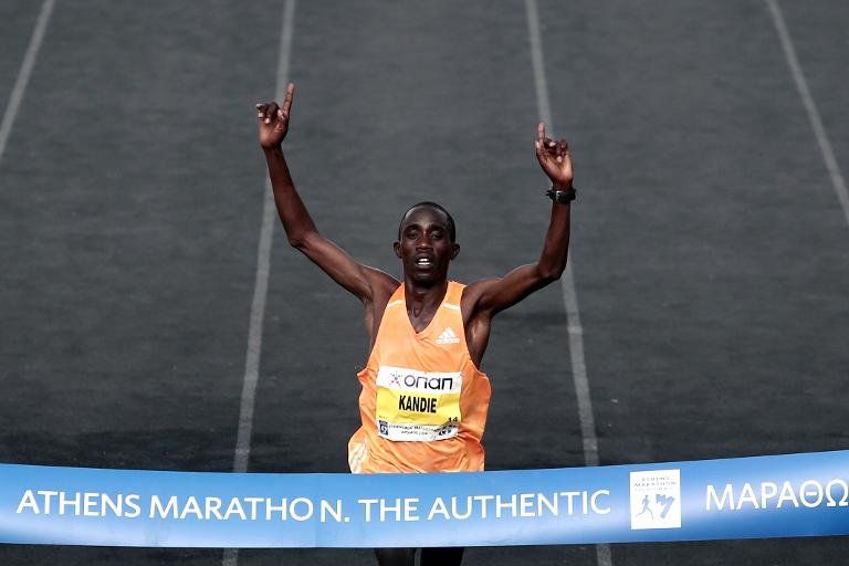 El keniano Kandie gana el maratón de Atenas con nuevo récord de la prueba