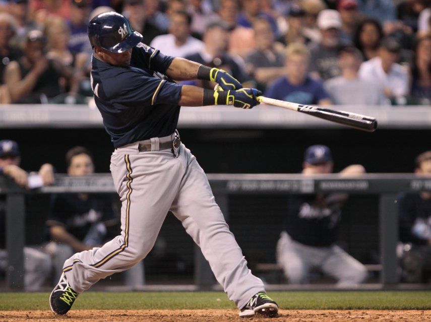 Dos jonrones de Segura atan triunfo de Milwaukee