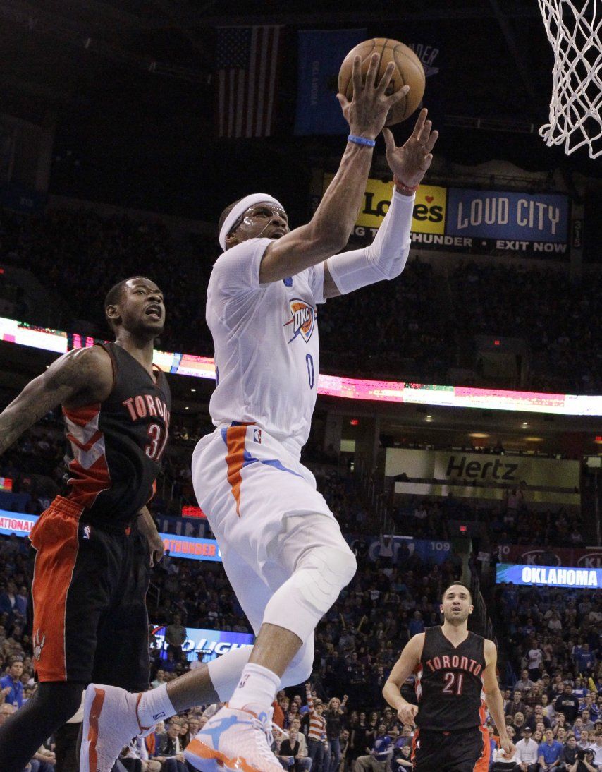 Thunder triunfa, con otro triple doble de Westbrook