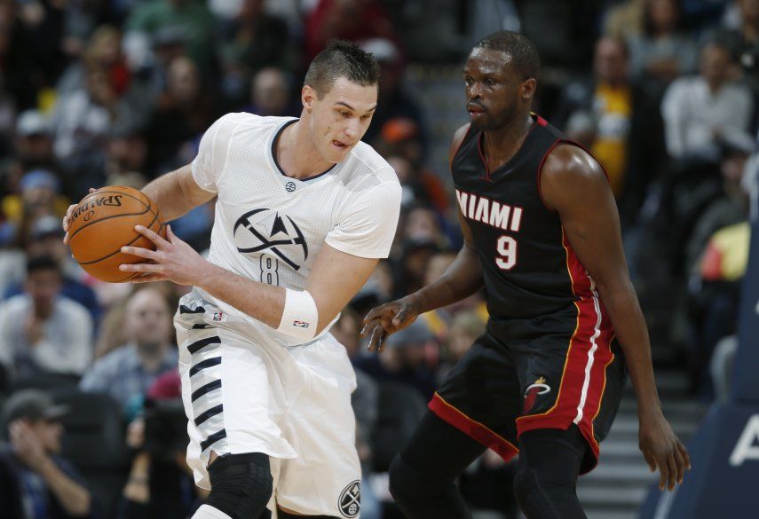 Triple-doble de Whiteside lleva al Heat al triunfo