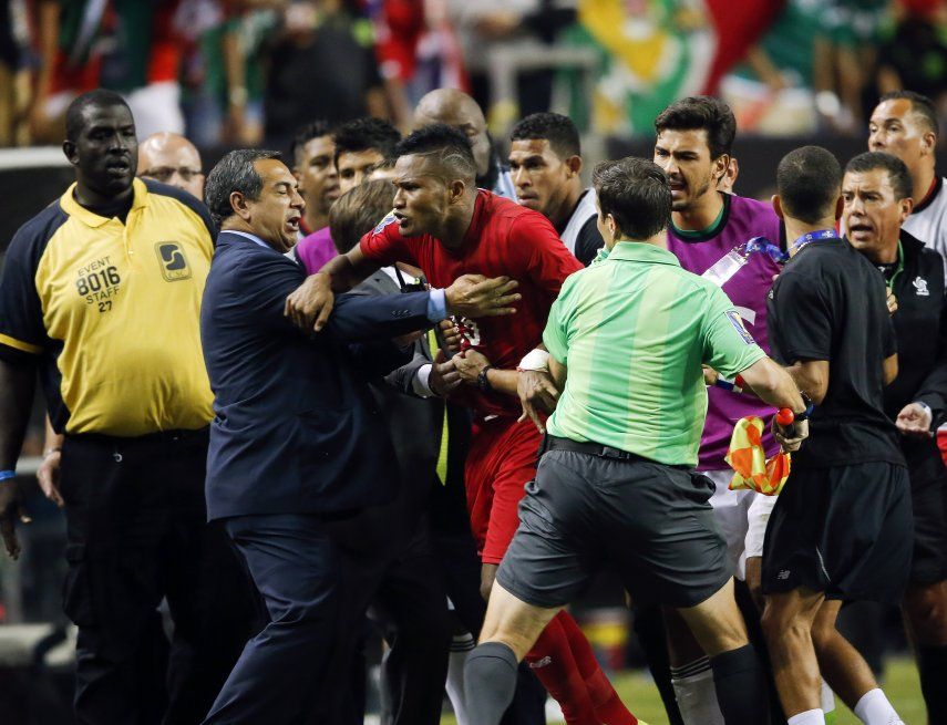 CONCACAF encara otra tormenta por polémicos arbitrajes