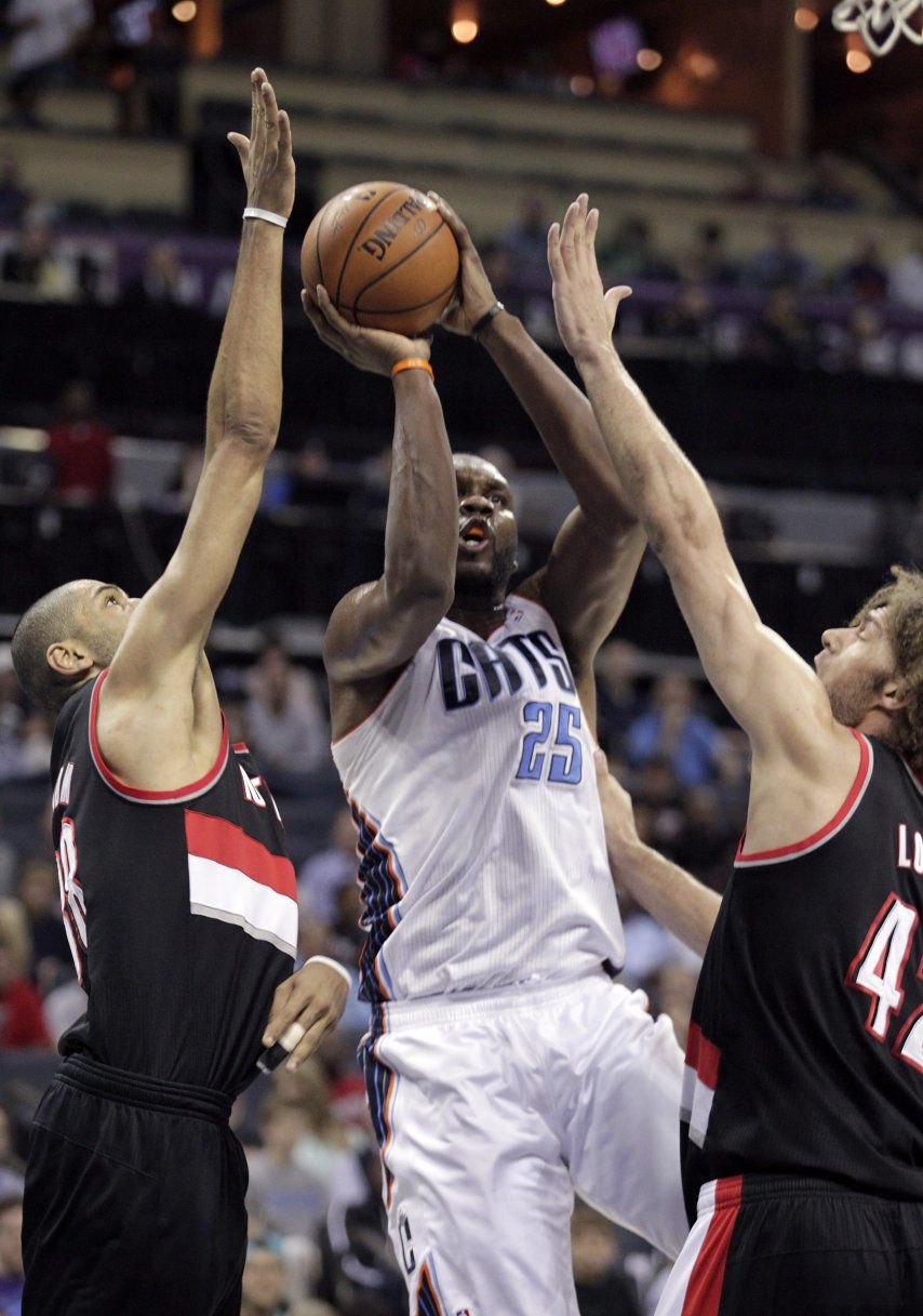 Bobcats apabullan 124-94 a los Blazers