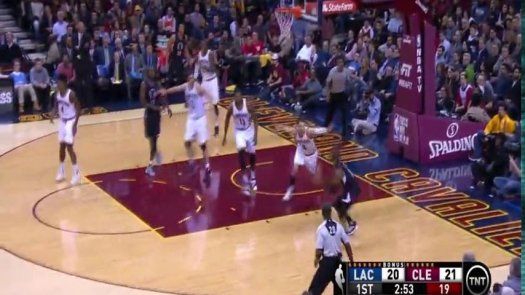 LeBron suma 22 puntos y Cavs derrotan a Clippers