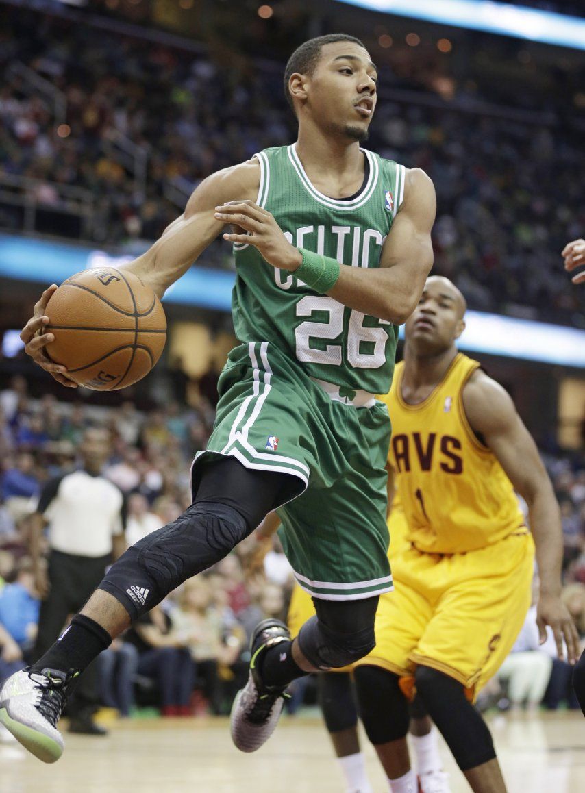 Olynyk anota 25, Celtics vapulean a Cavs