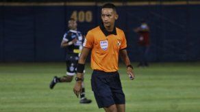 El panameño Oliver Vergara será cuatro árbitro en el Honduras - El Salvador