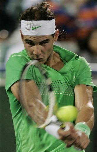 Nadal gana y Federer pierde en Abu Dhabi