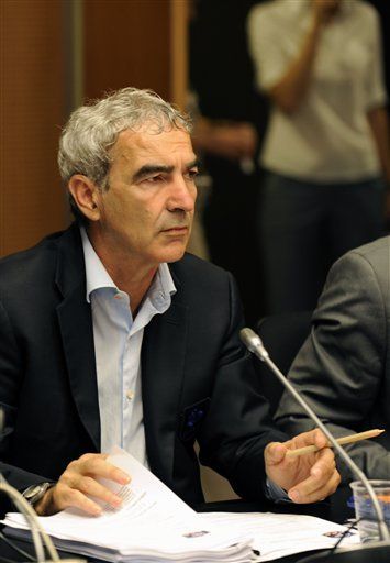 Domenech seguirá como técnico de Francia