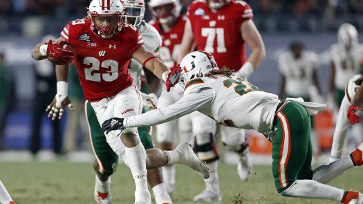 Wisconsin apalea a Miami en el Pinstripe Bowl