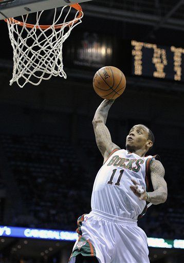 Bucks superan a los Warriors
