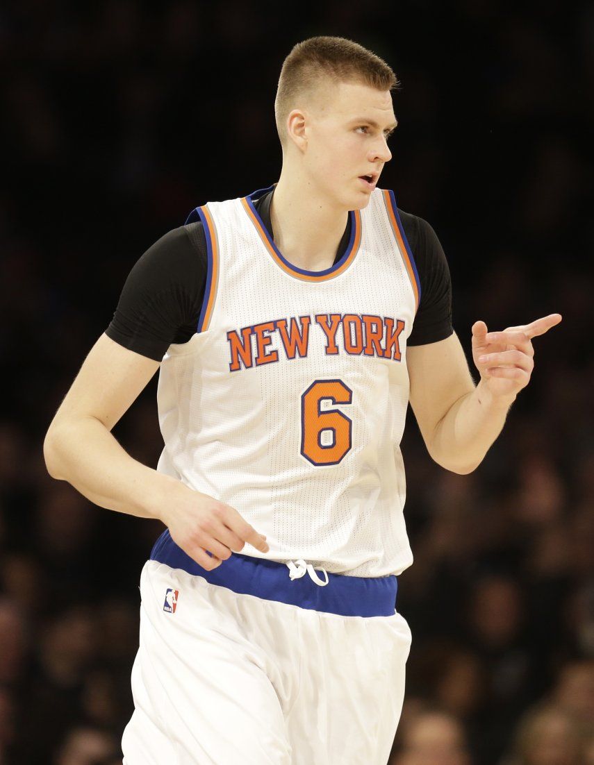 Knicks vencen a 76ers tras dos alargues