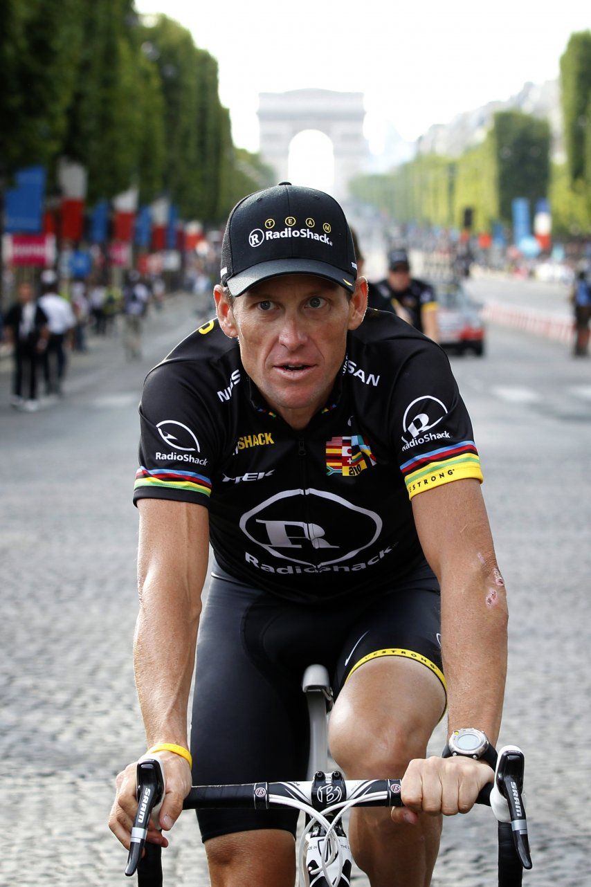 La UCI pide a Armstrong que suspenda una carrera en Francia