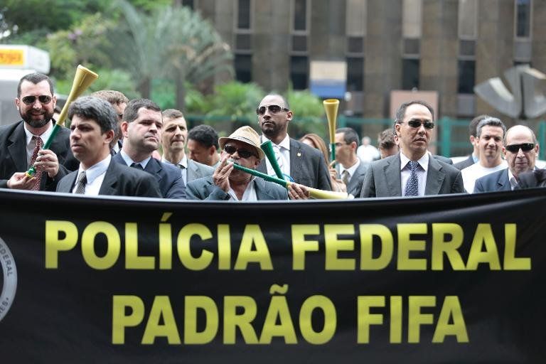 Policía Federal de Brasil evalúa ir a huelga a menos de un mes del Mundial