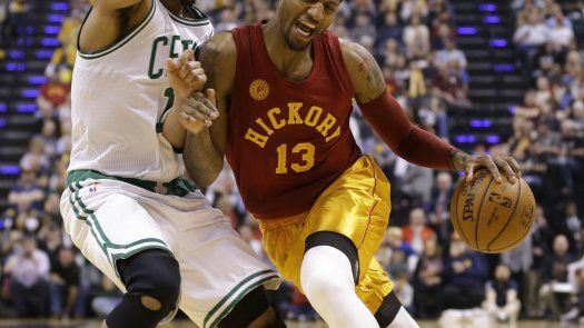 Pacers abruman a Boston en el último tramo para ganar 103-98